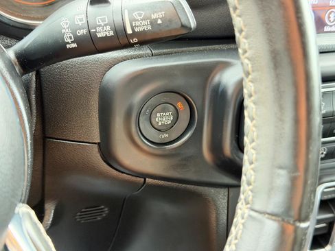 Used 2019 Jeep Wrangler Unlimited Sahara w/ Dual Top Group AWD/4WD image 21