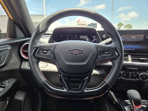 Used 2024 Chevrolet Trax RS w/ Sunroof Package FWD image 12