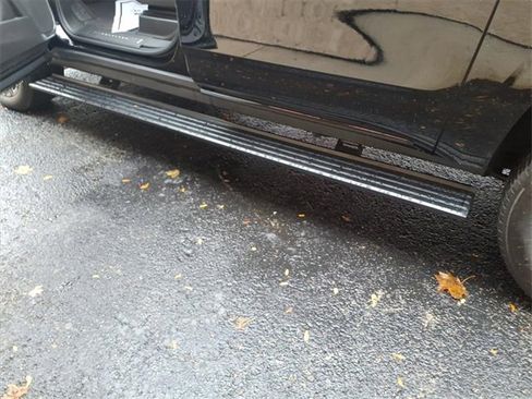 Used 2025 Cadillac Escalade ESV Sport Platinum image 13