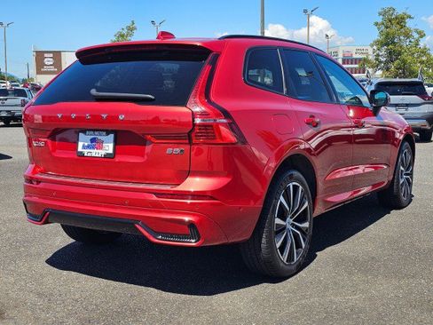 Used 2023 Volvo XC60 B5 Plus AWD/4WD image 3