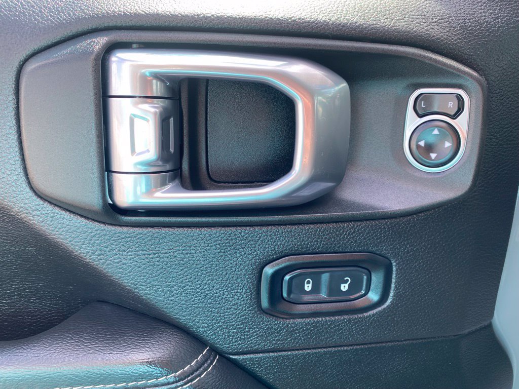 Used 2020 Jeep Wrangler Unlimited Sahara w/ Dual Top Group AWD/4WD image 15