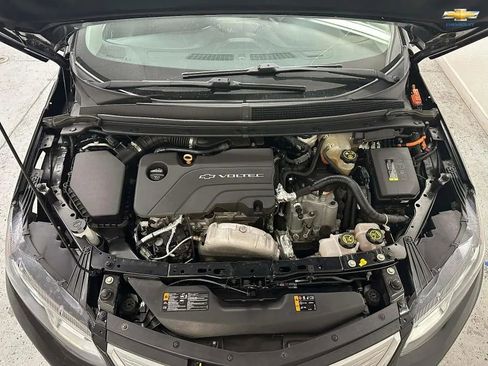 Used 2018 Chevrolet Volt Premier w/ Driver Confidence Package image 18