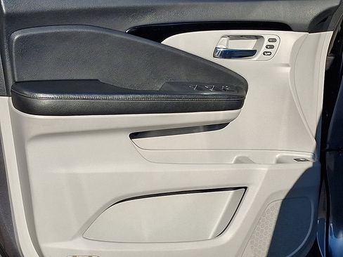 Used 2017 Honda Ridgeline RTL-E image 12