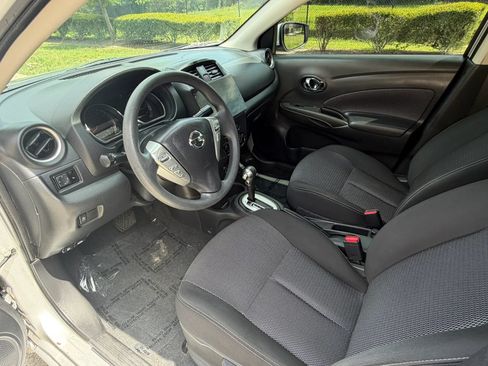 Used 2018 Nissan Versa SV FWD image 9