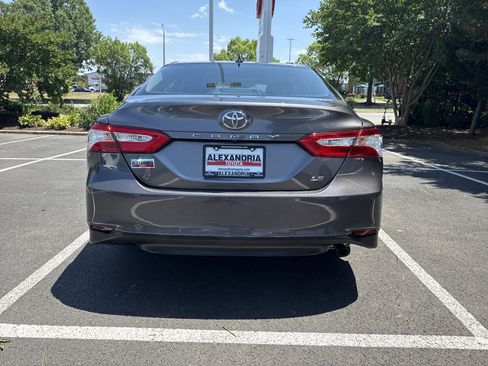 Used 2021 Toyota Camry LE FWD image 3