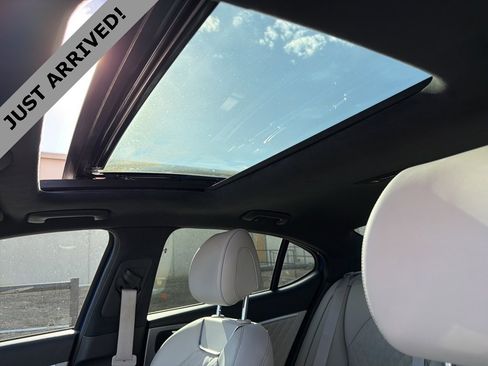 Used 2022 Genesis G70 3.3T image 11