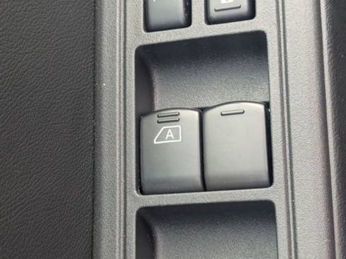 Used 2025 Nissan Frontier PRO-4X AWD/4WD image 12