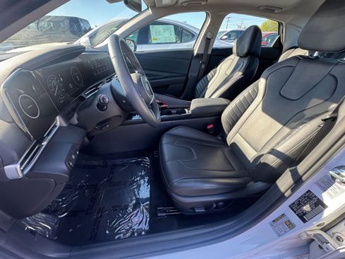 Used 2025 Hyundai Elantra Limited image 37