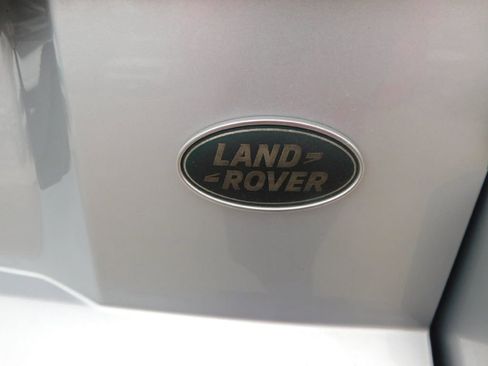 Used 2018 Land Rover Range Rover Evoque SE image 12