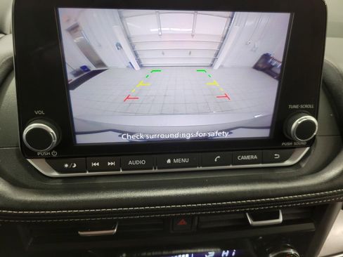 Used 2025 Nissan Rogue SV AWD/4WD image 8