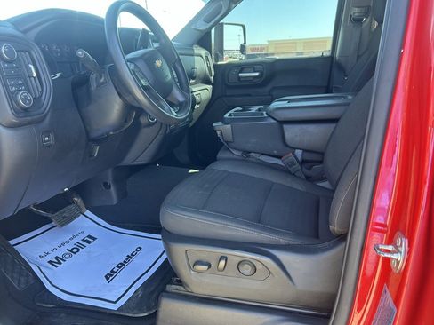 Used 2024 Chevrolet Silverado 2500 Custom w/ Custom Value Package image 9