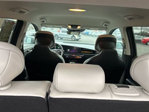 Used 2023 Kia Niro EX image 31