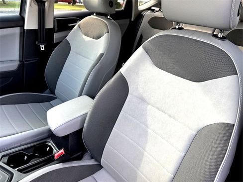 Used 2022 Volkswagen Taos SE image 13