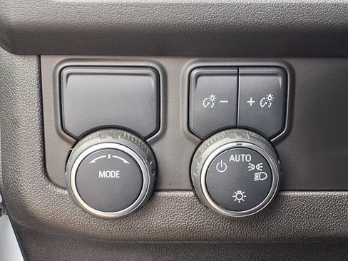 Used 2022 Chevrolet Suburban LT RWD image 9