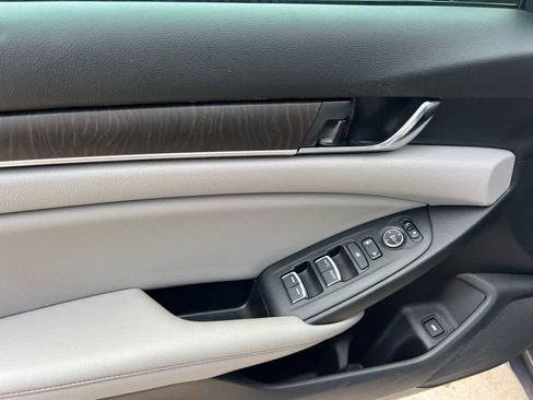 Used 2019 Honda Accord EX image 10
