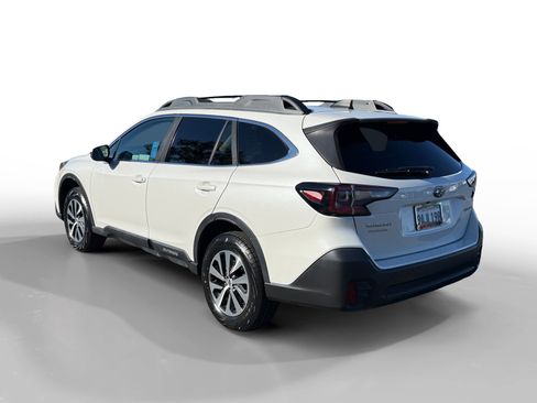 Used 2022 Subaru Outback Premium image 3