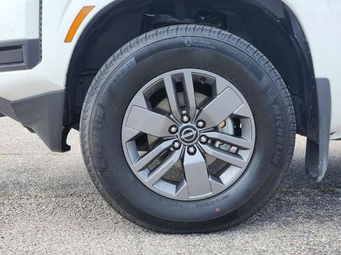Certified 2025 Nissan Frontier SV AWD/4WD image 7