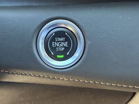 Certified 2022 Cadillac Escalade Premium Luxury w/ Performance Package image 25