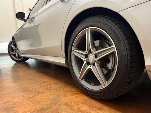 Used 2017 Mercedes-Benz E 300 image 42