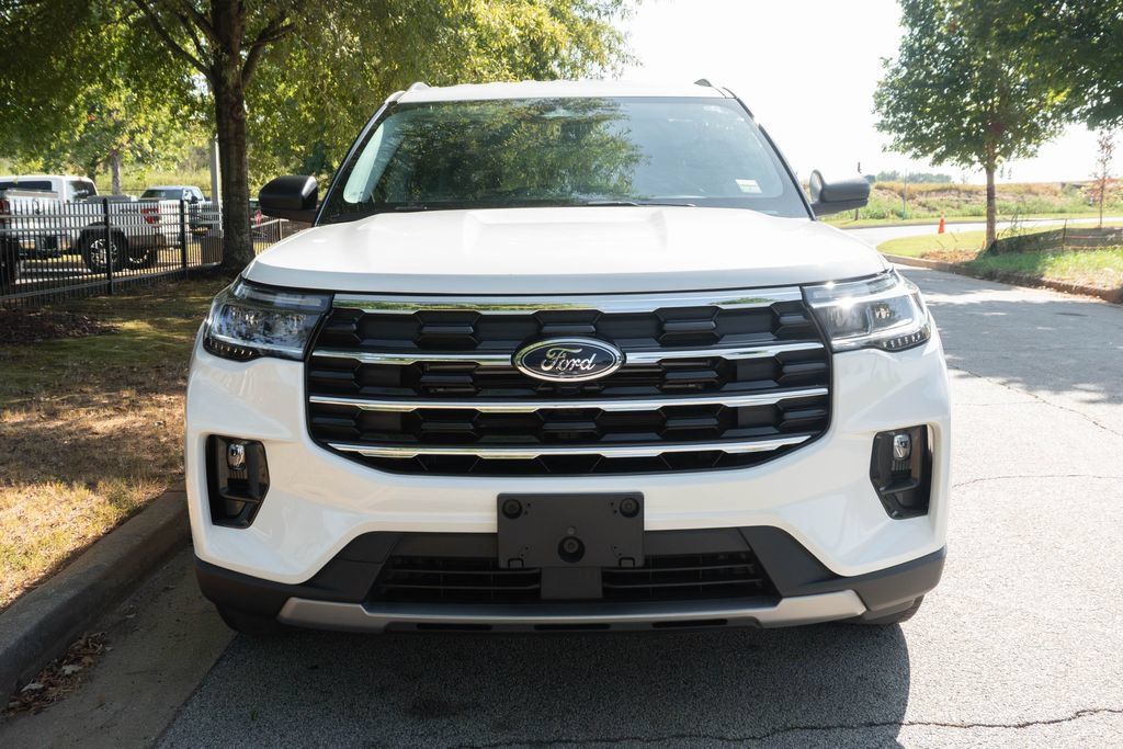 Used 2025 Ford Explorer Active w/ Active Comfort Package RWD image 3