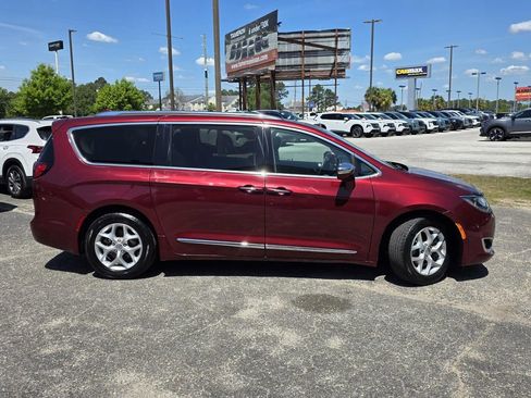 Used 2020 Chrysler Pacifica Limited image 42