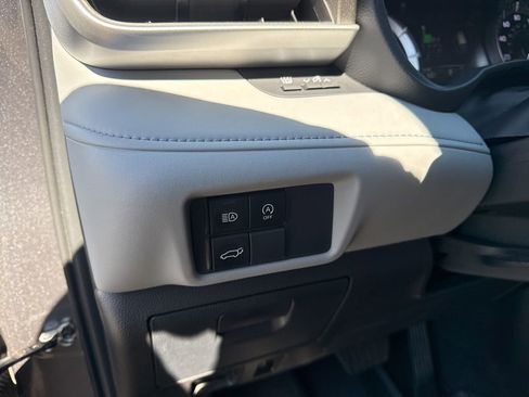 Used 2024 Toyota Highlander LE image 16