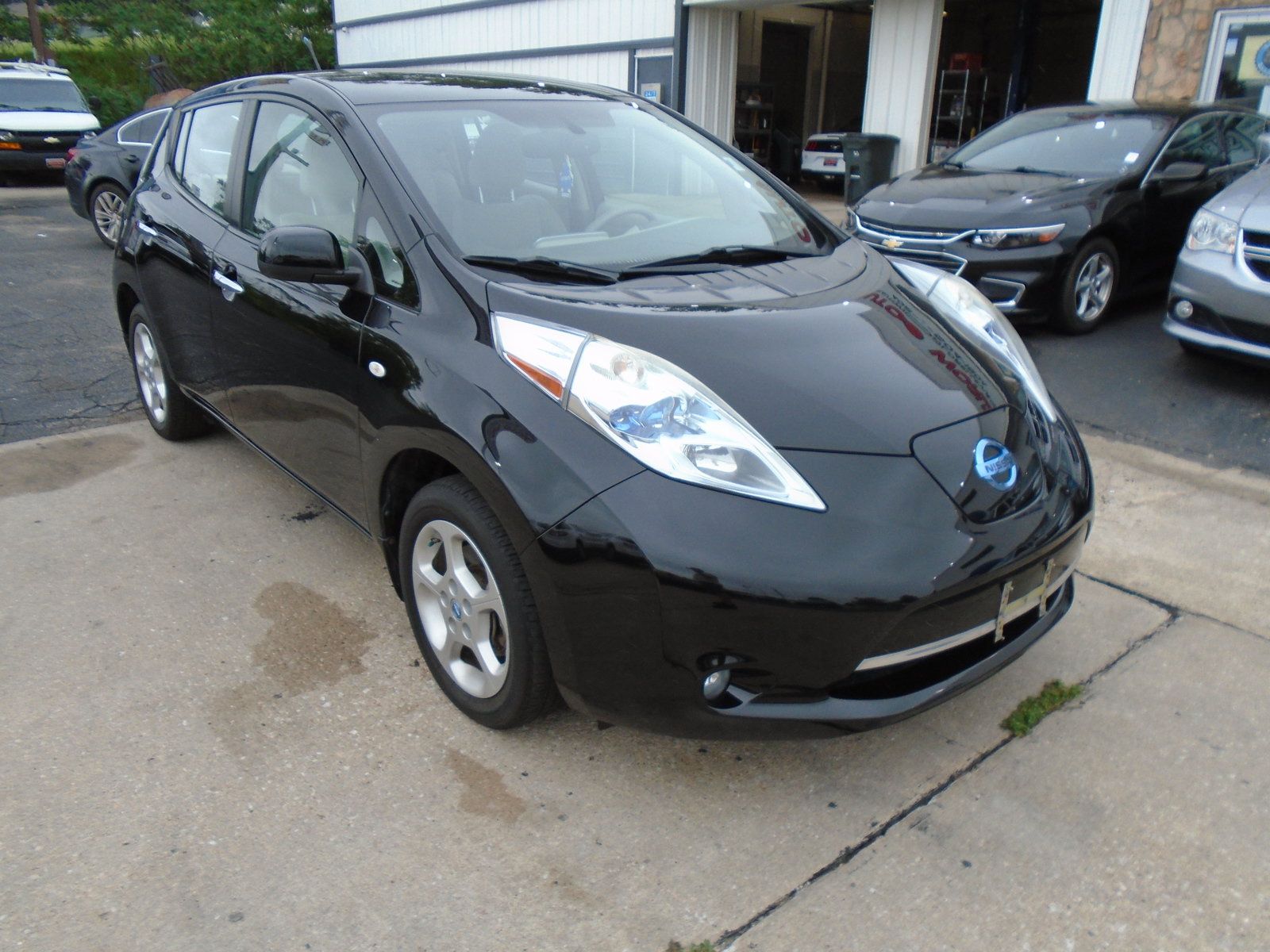 Used 2011 Nissan Leaf w/ Eco Design Pkg FWD image 8