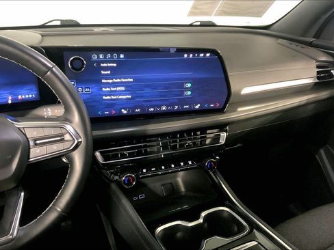 Used 2024 Chevrolet Traverse LT AWD/4WD image 6