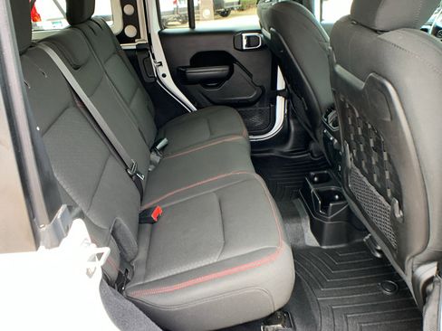 Used 2019 Jeep Wrangler Unlimited Rubicon w/ Cold Weather Group image 28