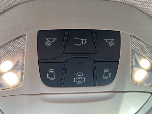 Certified 2024 Chrysler Pacifica Touring-L image 29