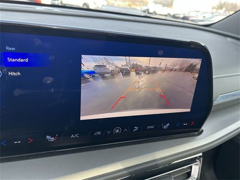 Certified 2025 Chevrolet Traverse LT w/ Sun and Wheel Package image 23