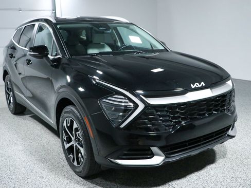 Used 2024 Kia Sportage EX AWD/4WD image 5