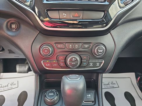 Used 2019 Jeep Cherokee Limited AWD/4WD image 24