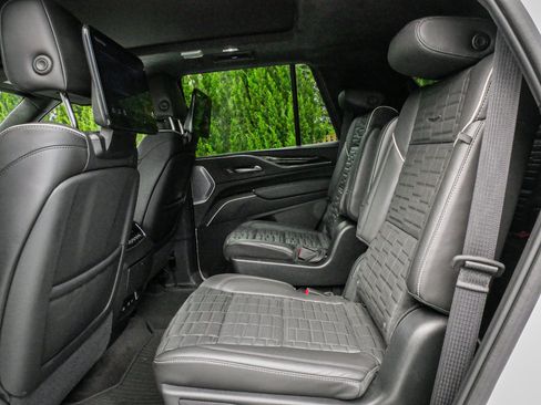 Used 2023 Cadillac Escalade V w/ LPO, ONYX Package AWD/4WD image 32