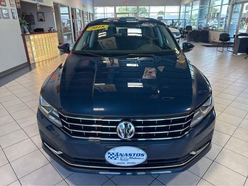 Used 2018 Volkswagen Passat 2.0T SE FWD image 2