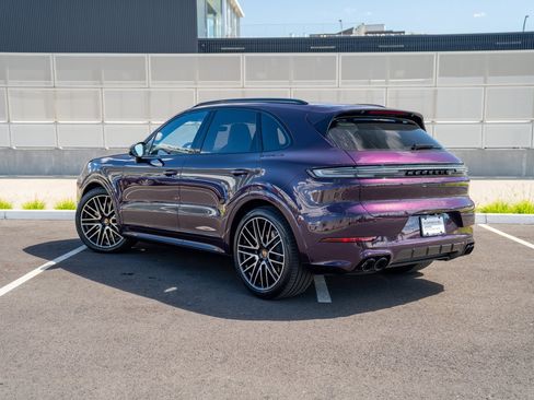 Certified 2025 Porsche Cayenne GTS AWD/4WD image 3