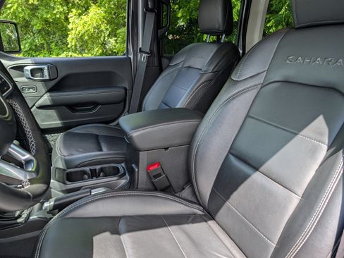 Used 2021 Jeep Wrangler Unlimited Sahara AWD/4WD image 19