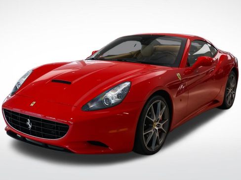 Used 2011 Ferrari California RWD image 9