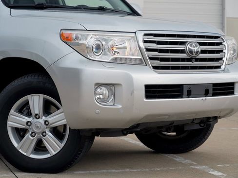 Used 2015 Toyota Land Cruiser AWD/4WD image 18