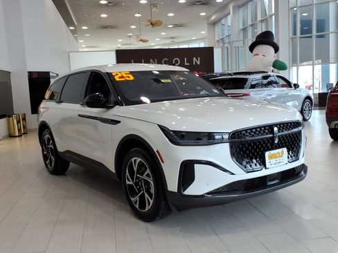 Used 2025 Lincoln Nautilus Premier w/ Jet Appearance Package image 1