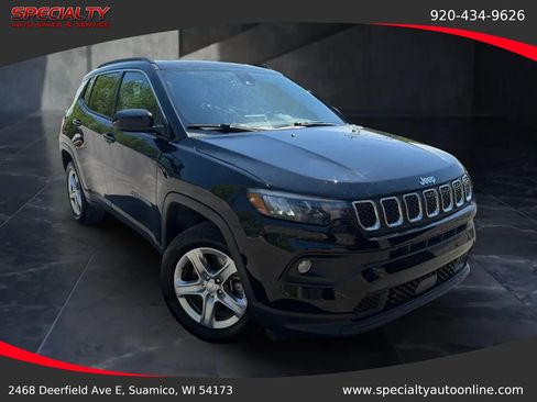 Used 2024 Jeep Compass Latitude AWD/4WD image 2