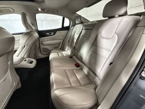 Used 2022 Volvo S60 B5 Momentum w/ Advanced Package image 25