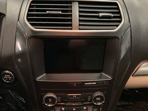 Used 2018 Ford Explorer XLT w/ Equipment Group 201A AWD/4WD image 22