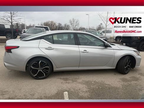 Used 2025 Nissan Altima 2.5 SR FWD image 4