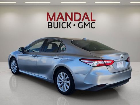 Used 2020 Toyota Camry LE image 8