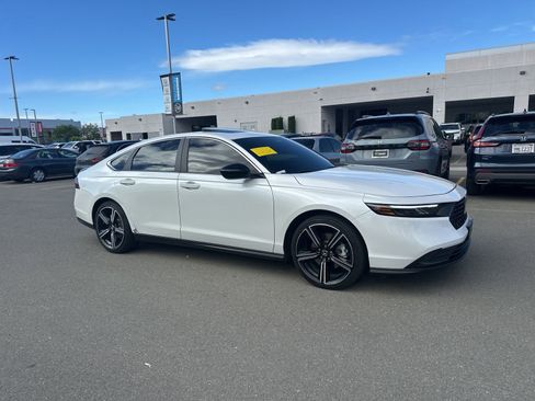 Used 2025 Honda Accord Sport image 2