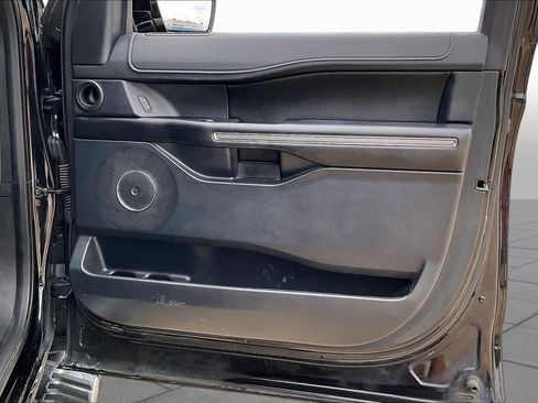 Used 2019 Ford Expedition XLT w/ Equipment Group 202A AWD/4WD image 20