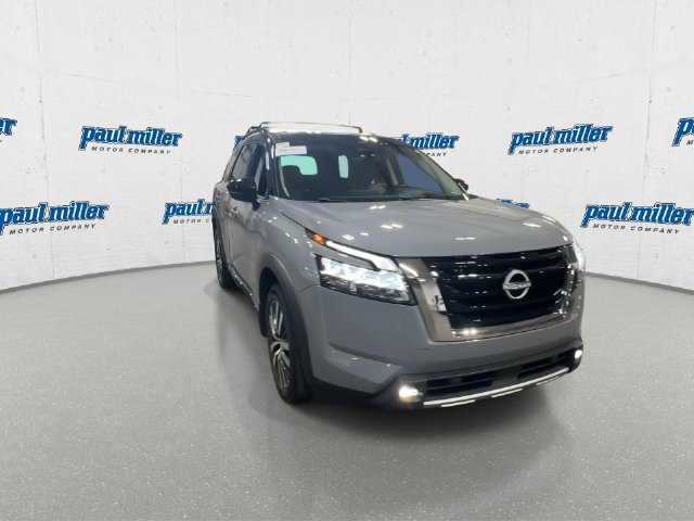Used 2022 Nissan Pathfinder Platinum w/ Cargo Package AWD/4WD image 3