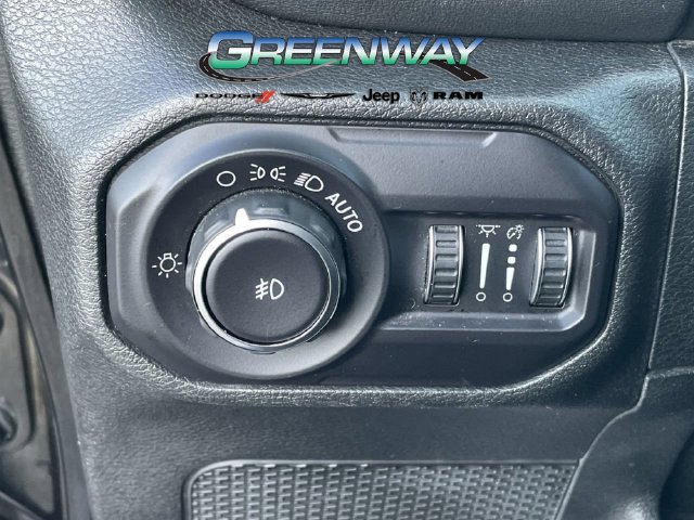Used 2018 Jeep Wrangler Unlimited Sahara AWD/4WD image 24