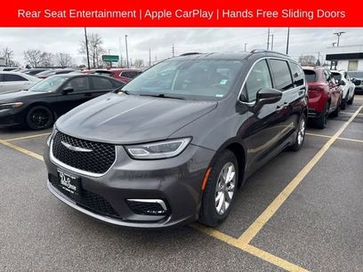 Used 2021 Chrysler Pacifica Touring-L w/ Uconnect Theater Family Group
